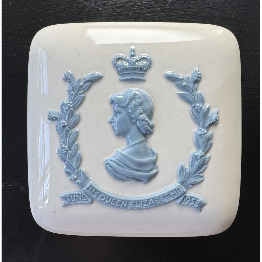 Vintage 1953 Wedgwood Queensware Queen Elizabeth II Coronation Trinket Box